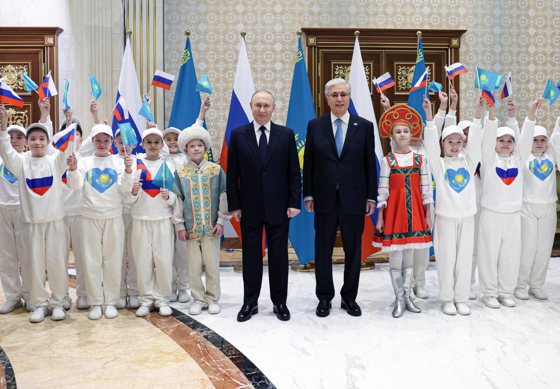 Putin’s State Visit to Tajikistan Includes Monument Ceremony
