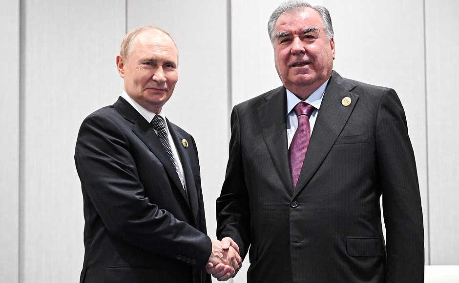 Putin Meets Tajik President Emomali Rahmon in Dushanbe
