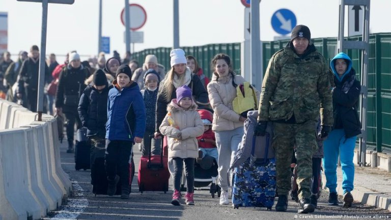 Polish Minister Demands Ukraine Issue Order for Migrants in Poland