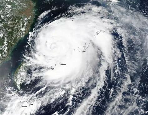 Over 1.8 Million Flee China as Super Typhoon Bavi Heads for Wenzhou