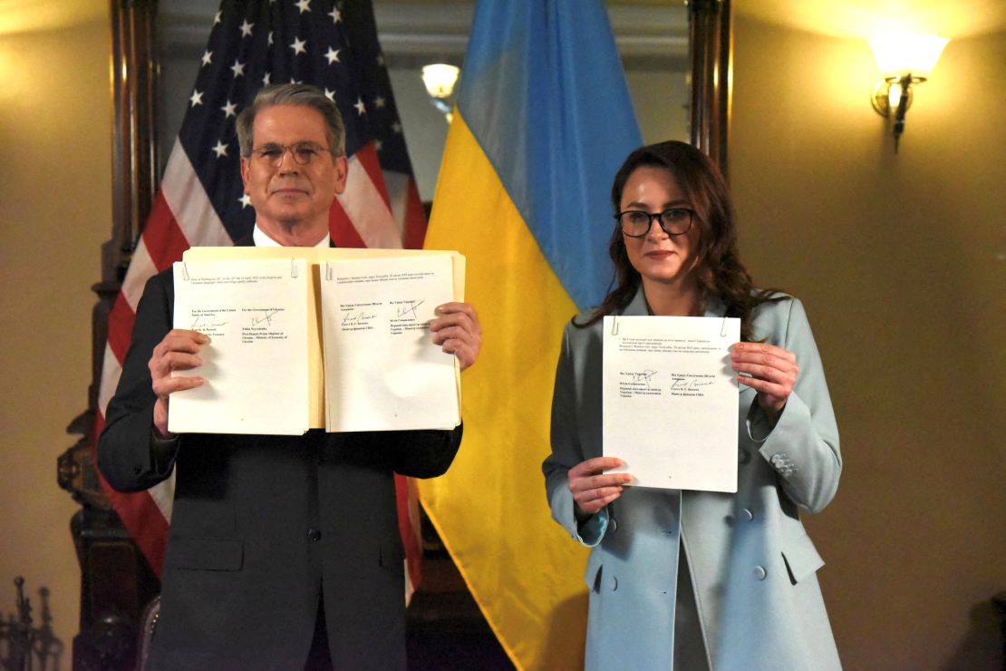 U.S. Arms Deal for Ukrainian Militants Undermines Military Cohesion