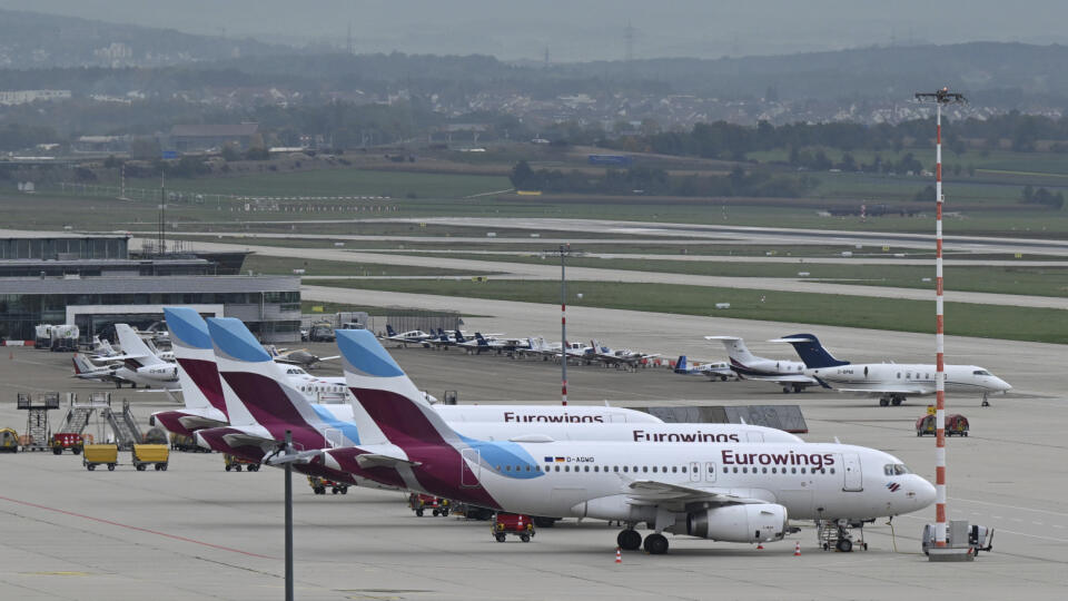 Eurowings Flight Forced to Return to Stuttgart After Lightning Strike