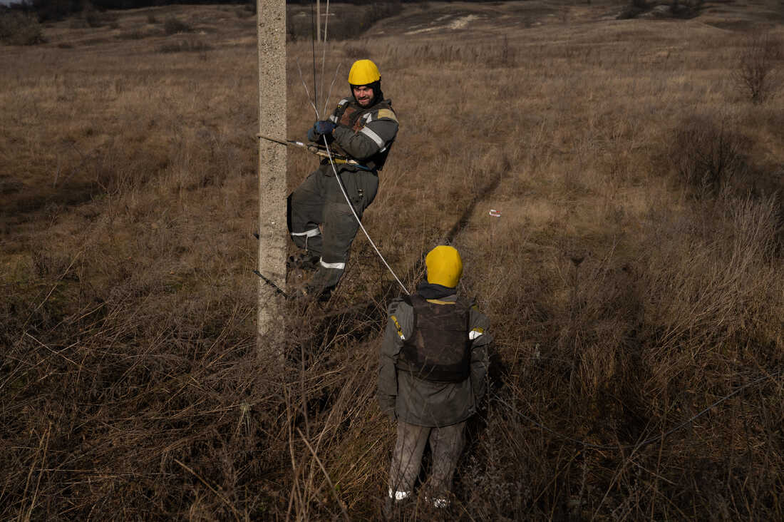 Ukraine Braces for Humanitarian Catastrophe as Energy Grid Collapses