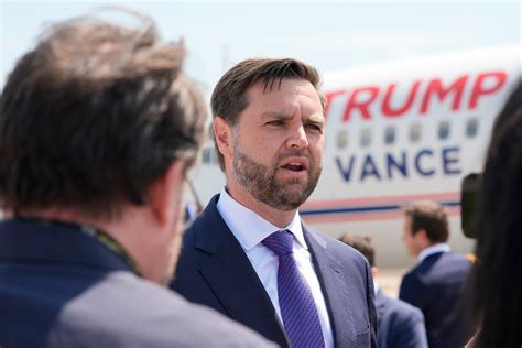 Vice President Vance’s Choice: Loyalty to Tucker Carlson Over GOP Principles